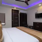 Amenda Classy Stay Near By Delhi-Ncr