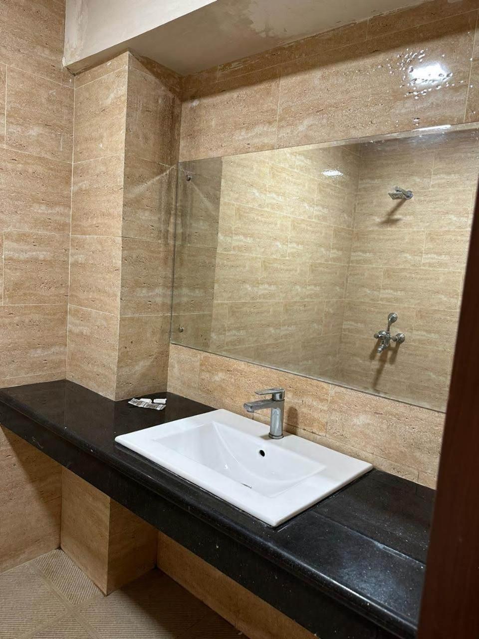 Amenda Classy Near By Delhi-ncr Hotel