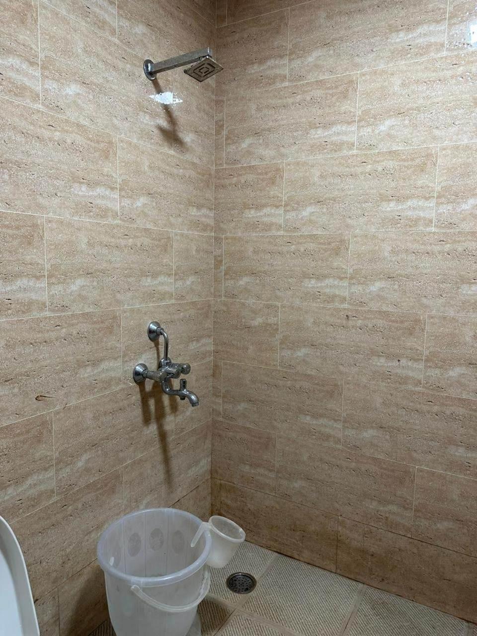 Hotel Amenda Classy Near By Delhi-ncr 4*