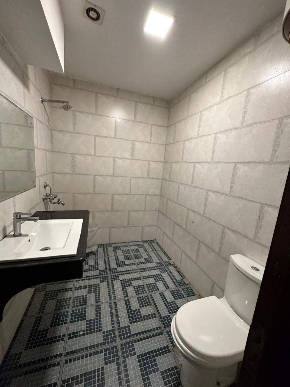 Hotel Amenda Classy Near By Delhi-ncr 4*