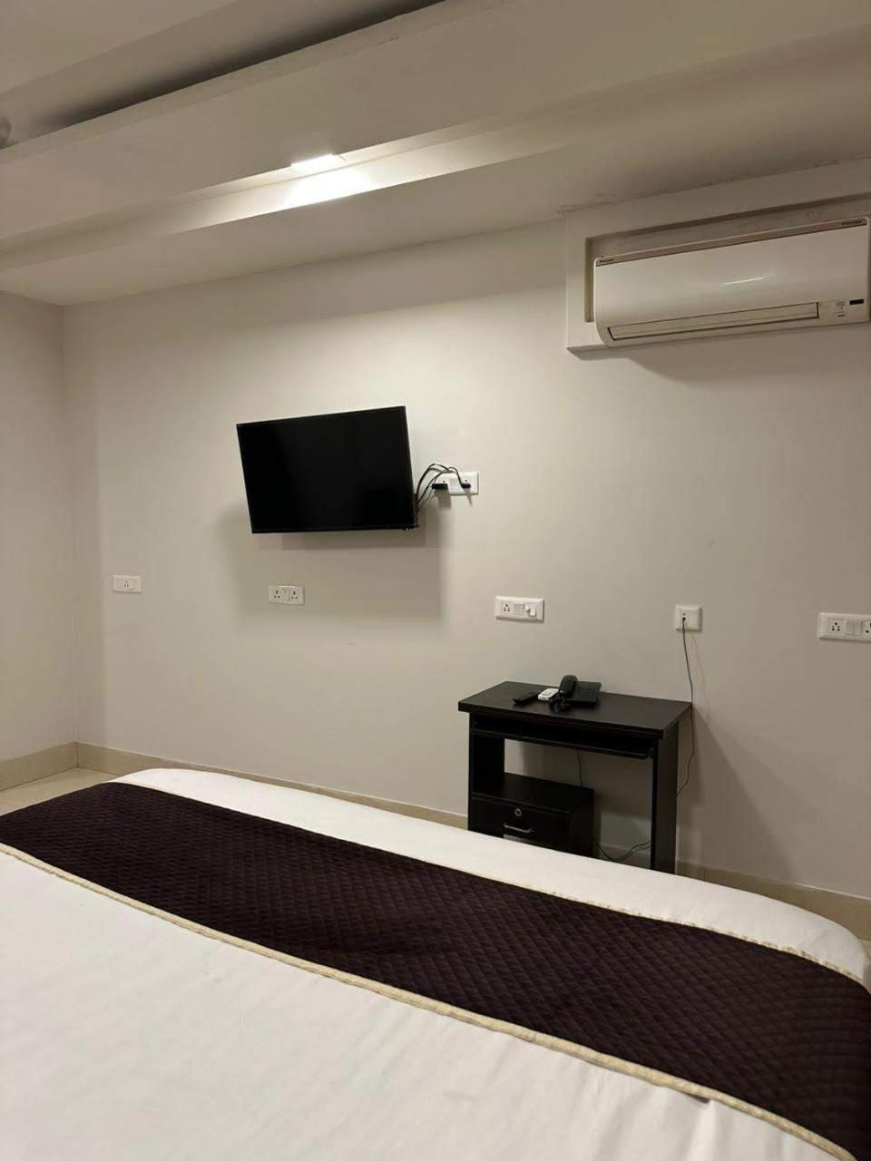 Hotel Amenda Classy Near By Delhi-ncr New Delhi