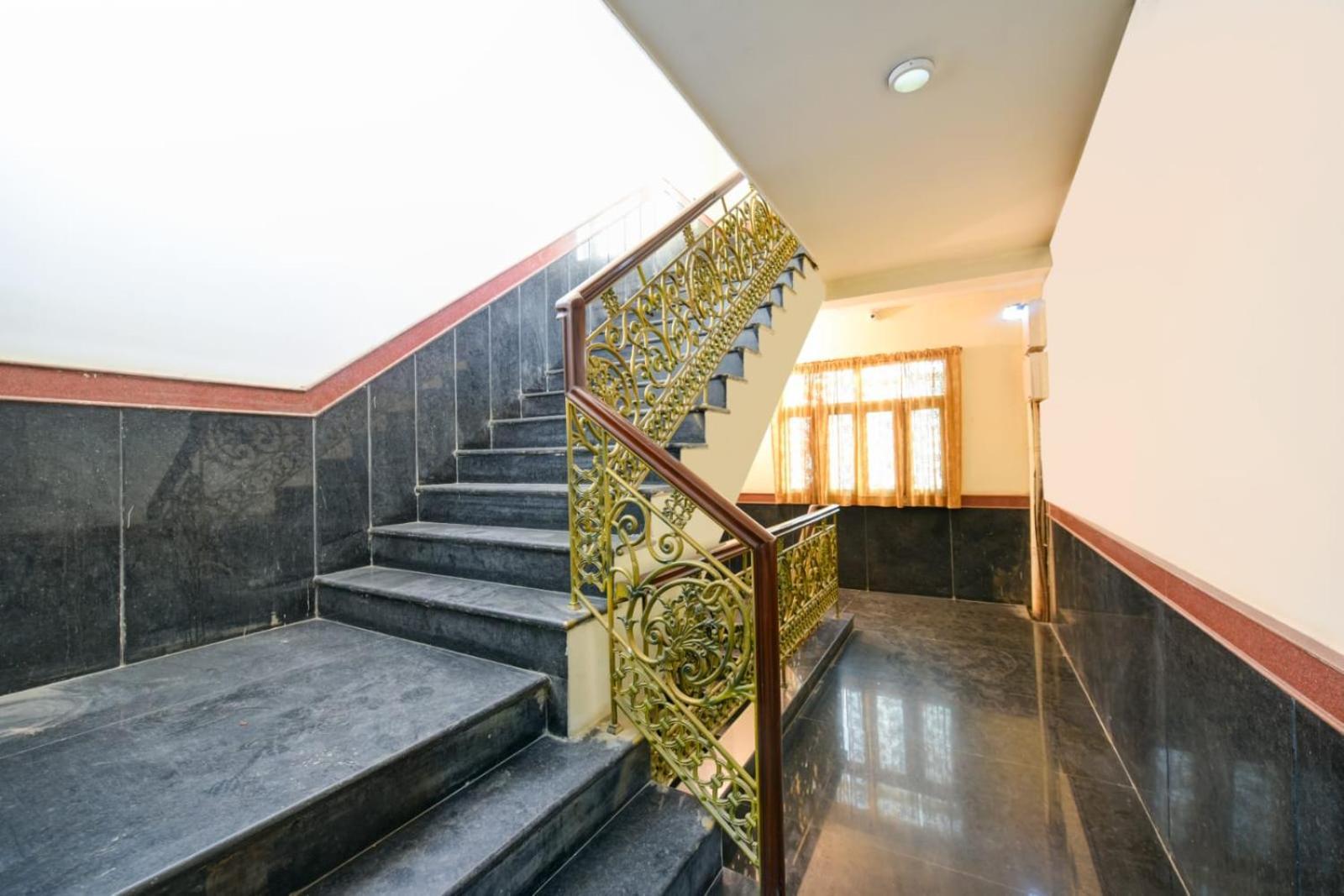 Hotel Amenda Classy Near By Delhi-ncr